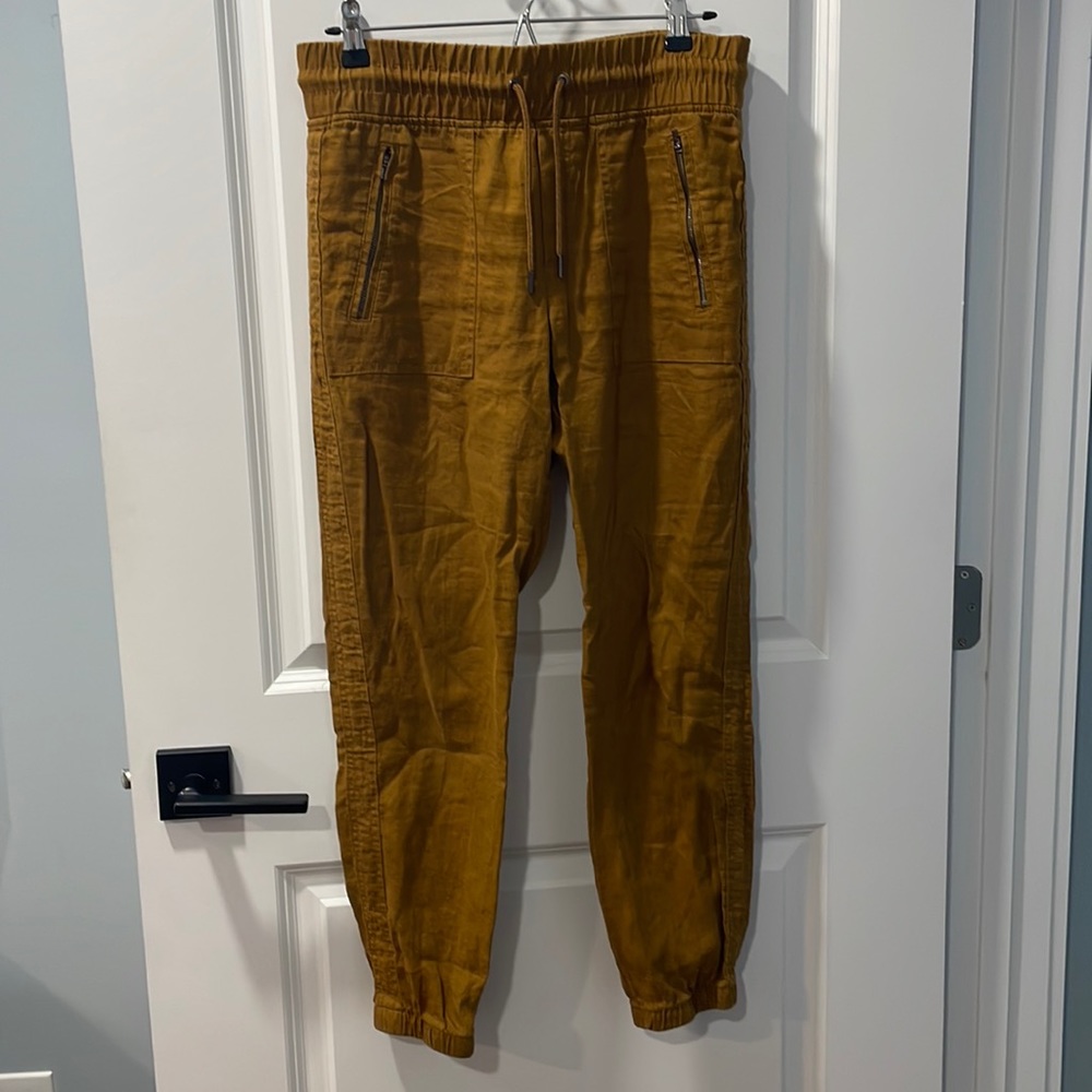 Athleta Cabo Linen jogger in Toasted Ochre (Size 6)
